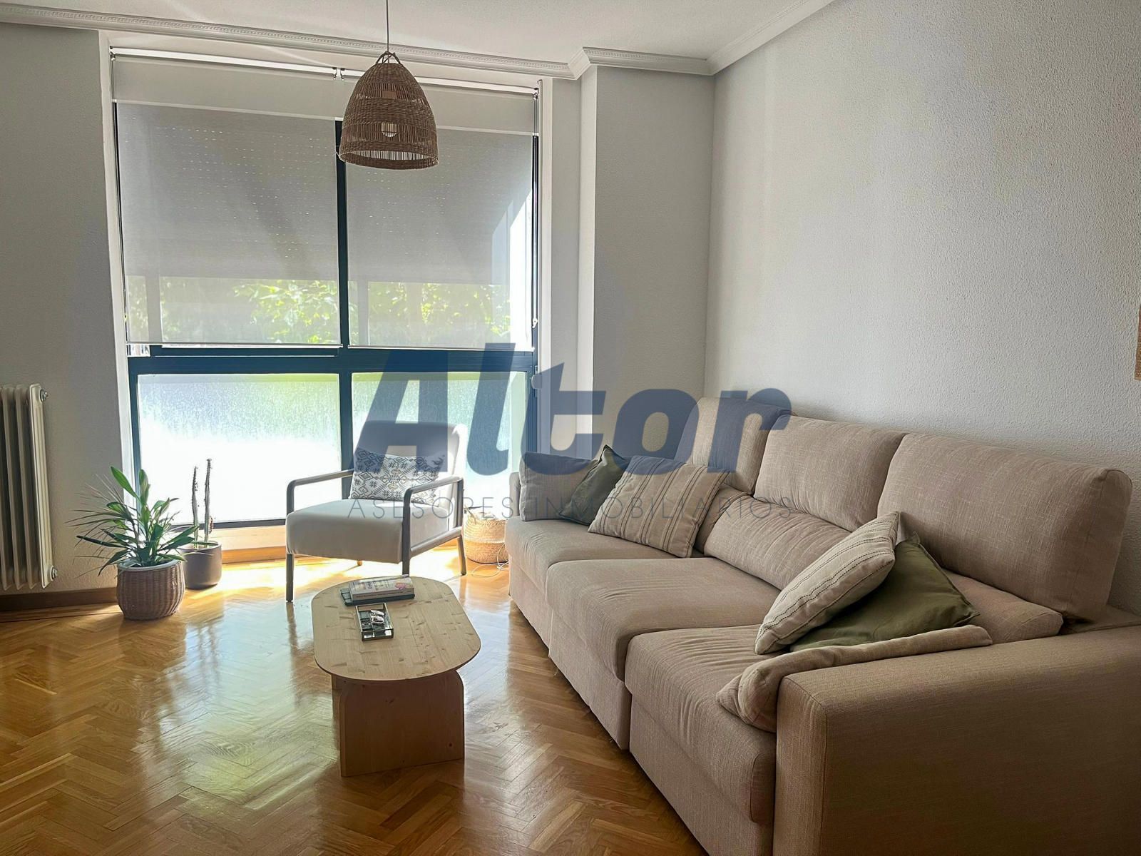 Living room of Flat to rent in  Madrid Capital  with Air Conditioner, Storage room and Swimming Pool