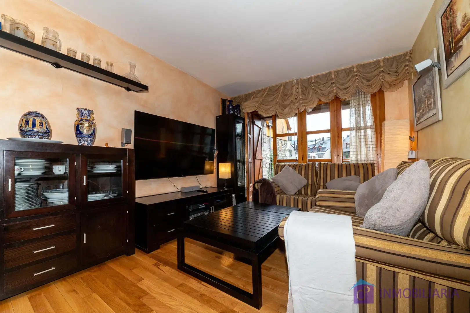Wohnzimmer von Wohnung zum Verkauf in Benasque mit Heizung, Parkett und Terrasse
