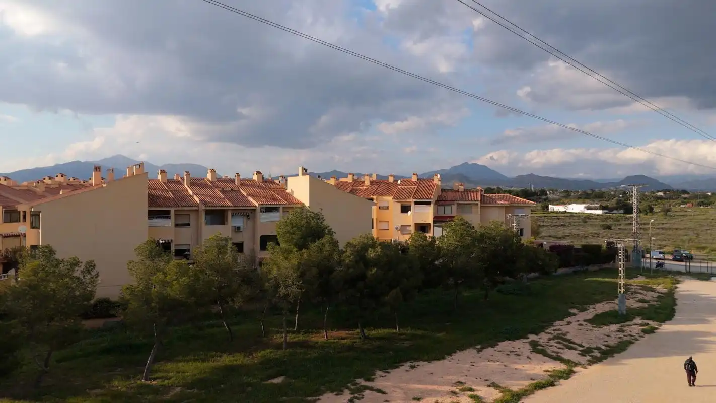 Vista exterior de Casa adosada en venda en San Vicente del Raspeig / Sant Vicent del Raspeig amb Aire condicionat, Calefacció i Jardí privat