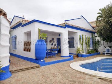 Casa con piscina en venta en Calle Goya