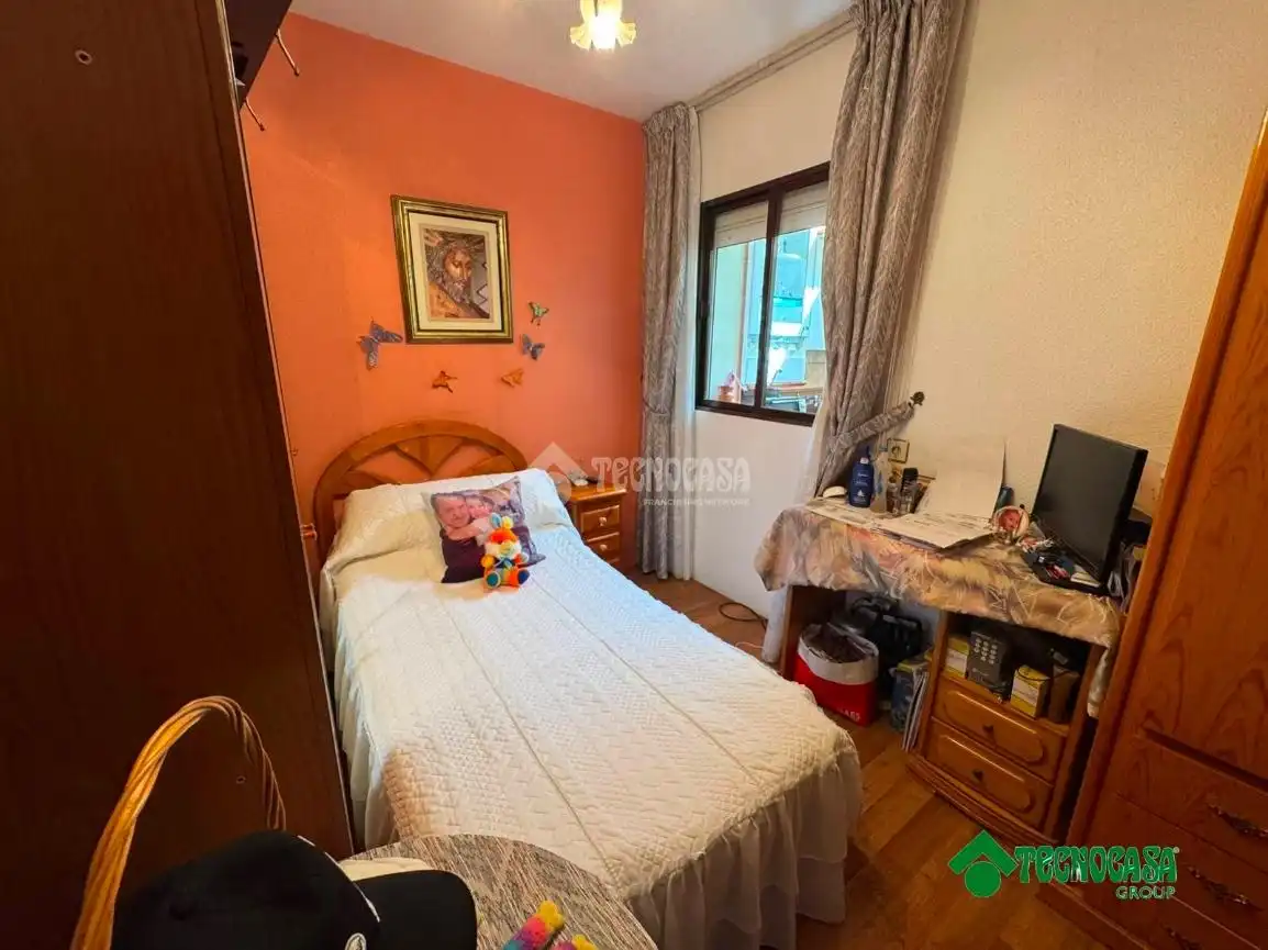 Dormitori de Casa adosada en venda en Gerindote amb Aire condicionat, Calefacció i Jardí privat