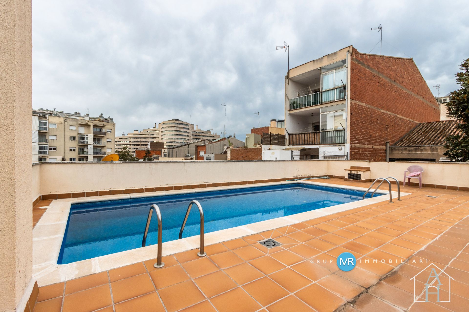 Piscina de Pis en venda en Terrassa amb Aire condicionat, Calefacció i Forn
