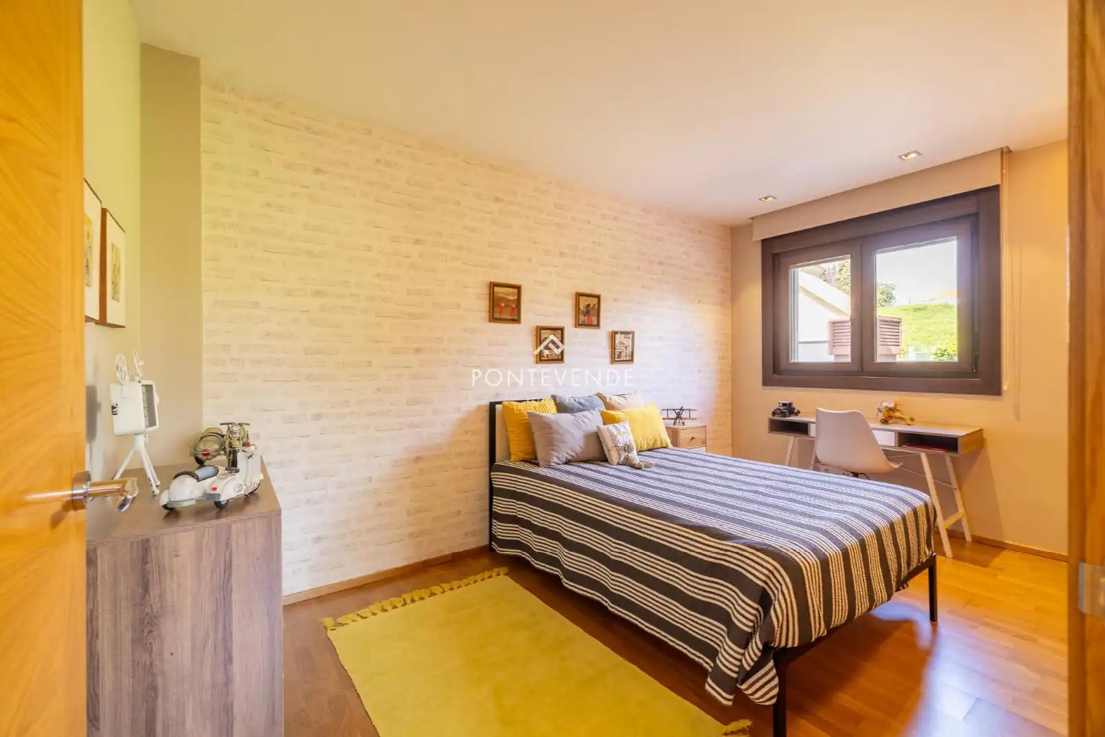 Habitación de Casa o chalet en venta en Vigo  con Calefacción, Terraza y Trastero