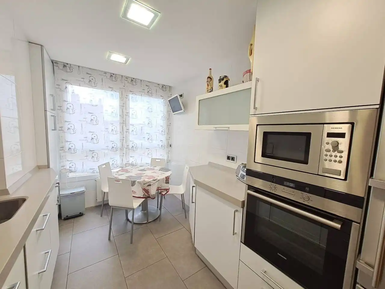 Küche von Wohnung zur Miete in Burgos mit Heizung, Parkett und Abstellraum