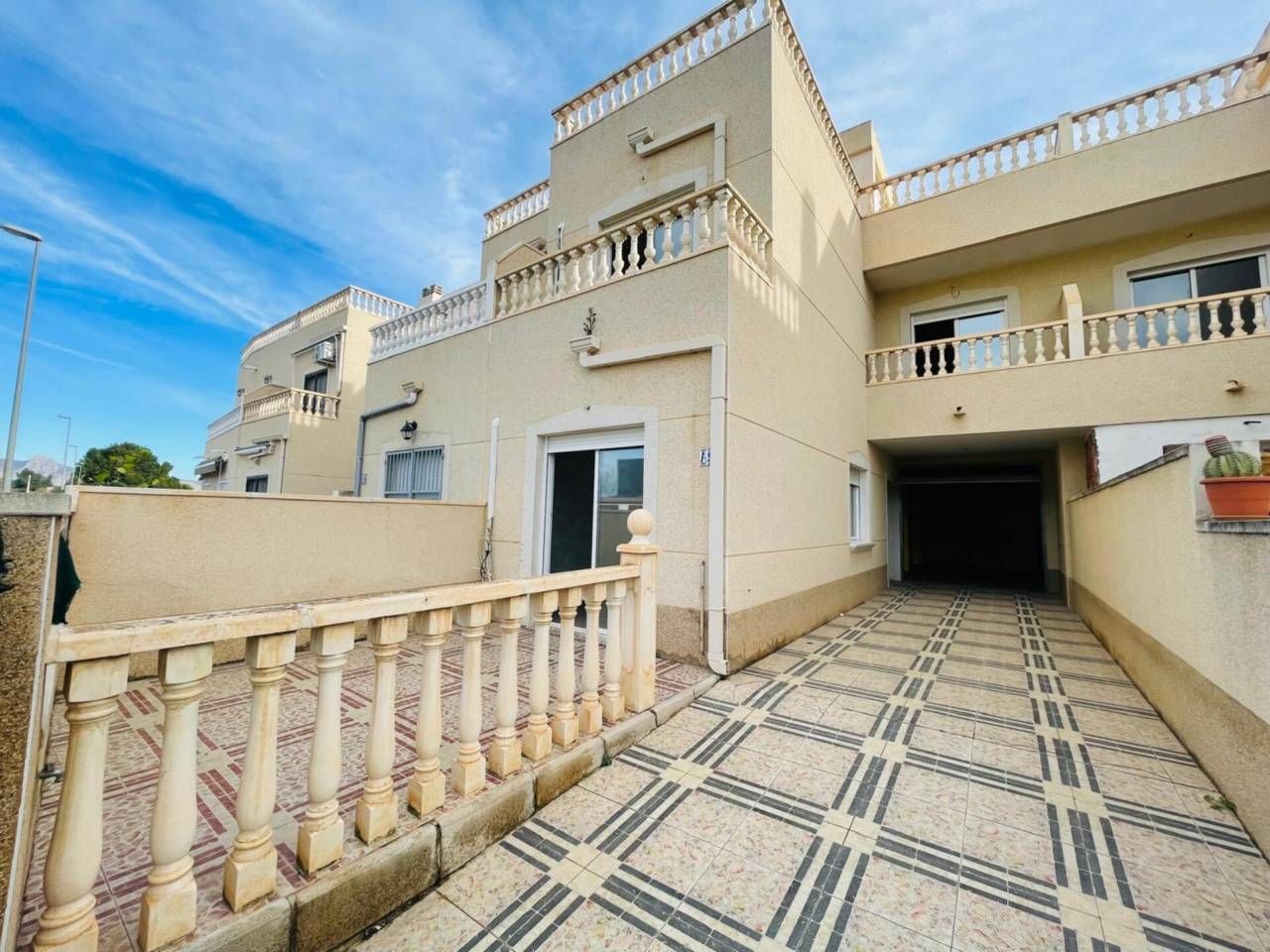 Vista exterior de Dúplex en venda en Benferri amb Aire condicionat, Calefacció i Jardí privat