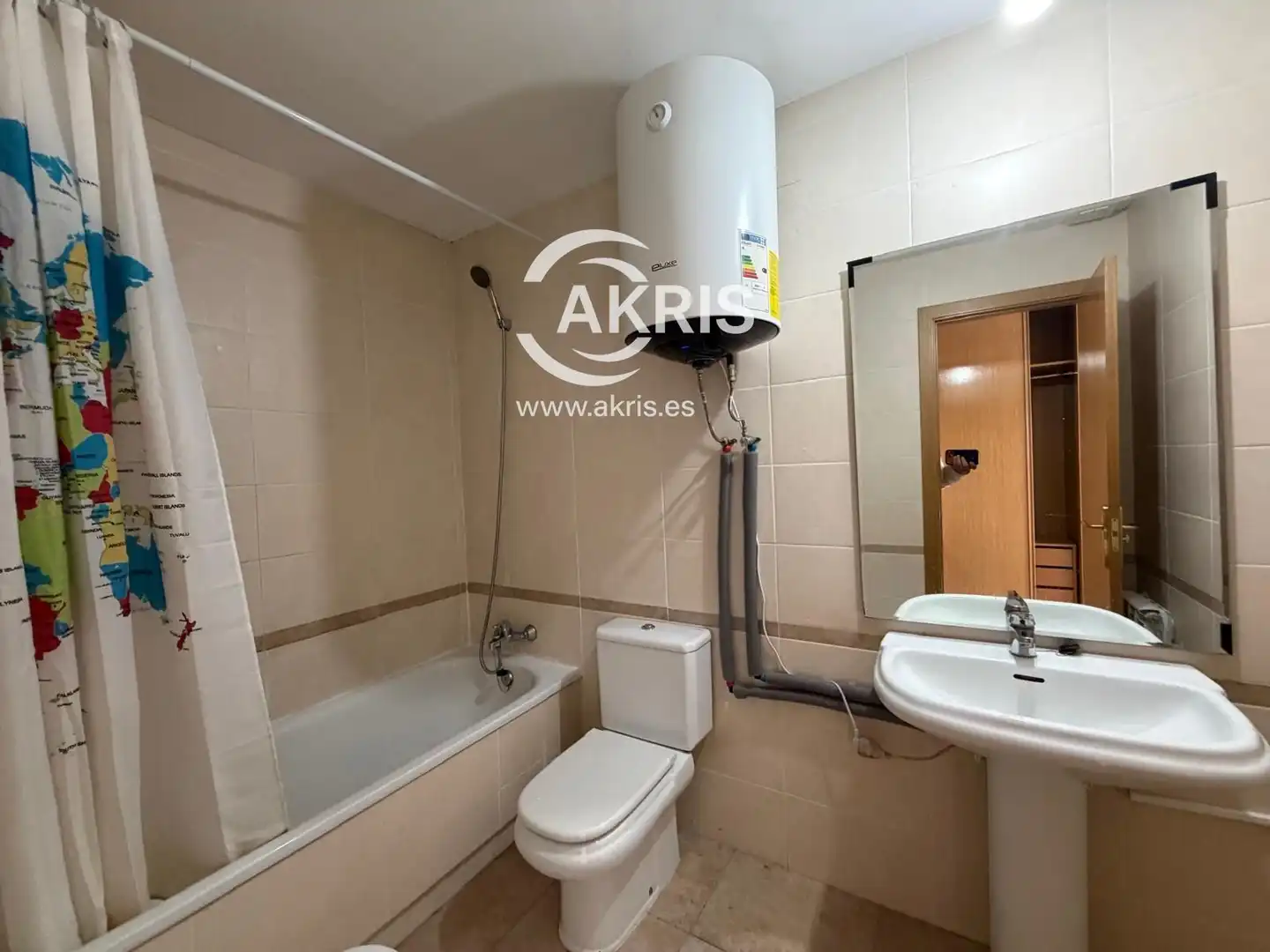 Badezimmer von Einfamilien-Reihenhaus zum Verkauf in Casarrubios del Monte mit Klimaanlage, Heizung und Terrasse