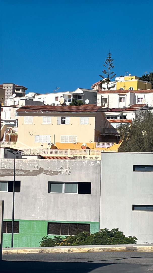 Vista exterior de Casa adosada en venda en Mogán amb Jardí privat i Terrassa