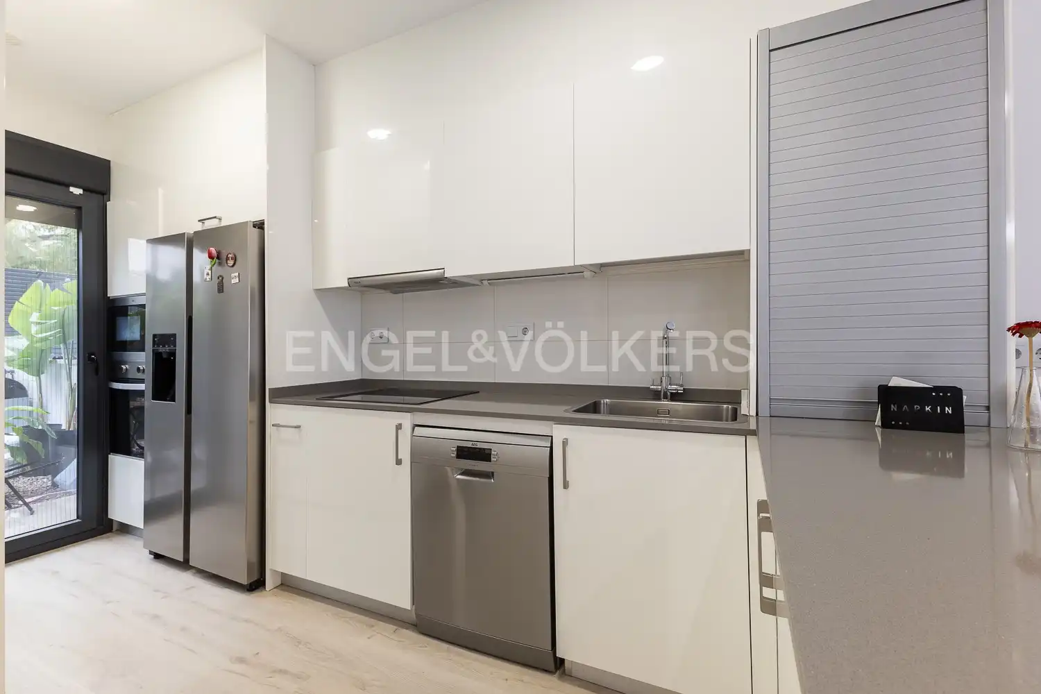 Cocina de Casa o chalet en venta en Valencia con Aire acondicionado, Calefacción y Jardín privado