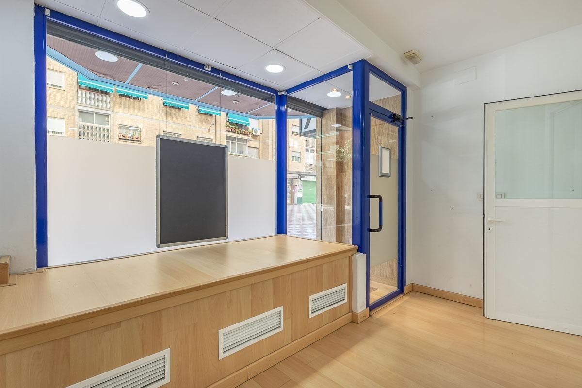 Premises for sale in  Granada Capital