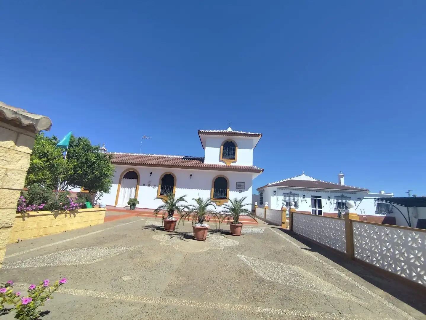 Vista exterior de Casa o chalet en venta en Carrión de los Céspedes con Aire acondicionado, Calefacción y Jardín privado