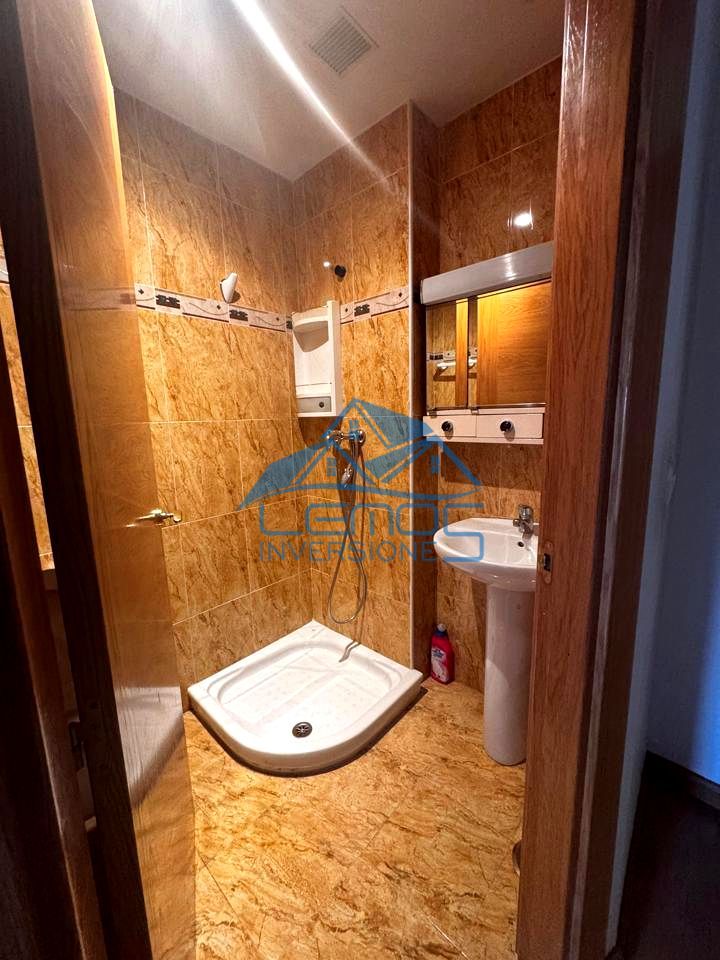 Bany de Pis en venda en León Capital  amb Terrassa