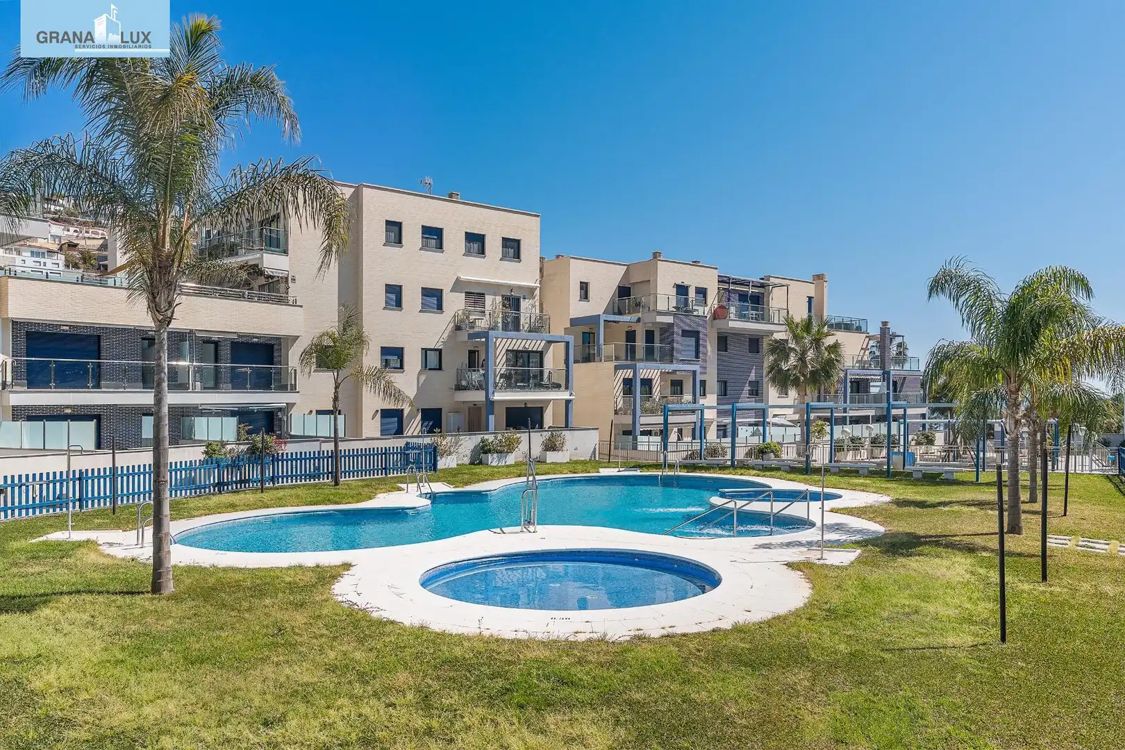 Schwimmbecken von Wohnung zum Verkauf in Almuñécar mit Terrasse, Abstellraum und Balkon