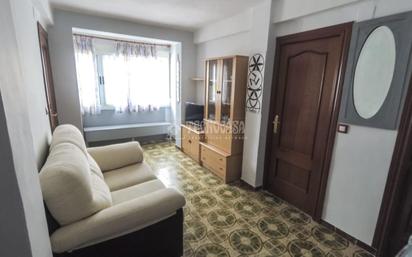 Living room of Flat for sale in  Granada Capital