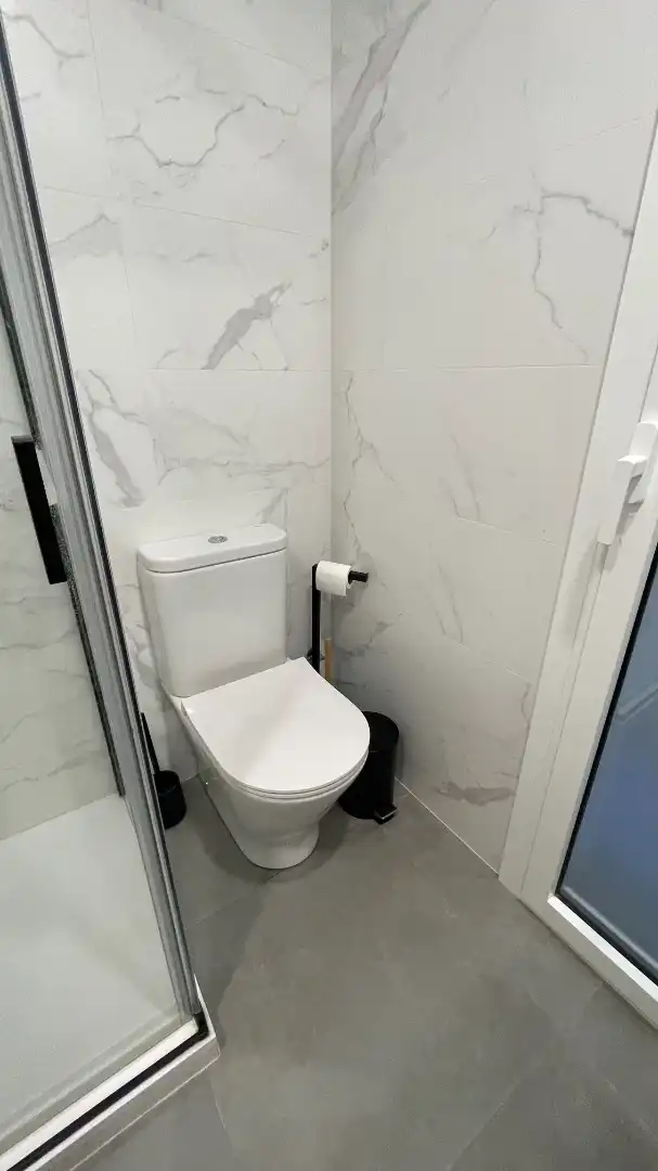 Bany de Pis de lloguer en Barcelona amb Aire condicionat, Parquet i Moblat