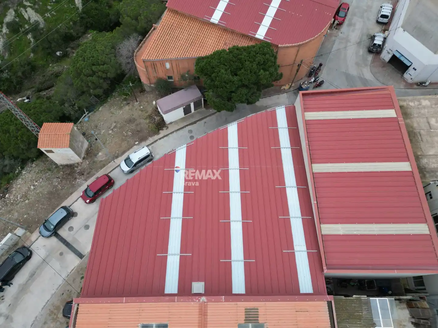 Parkplatz von Fabrikhallen zum Verkauf in Cadaqués mit Heizung