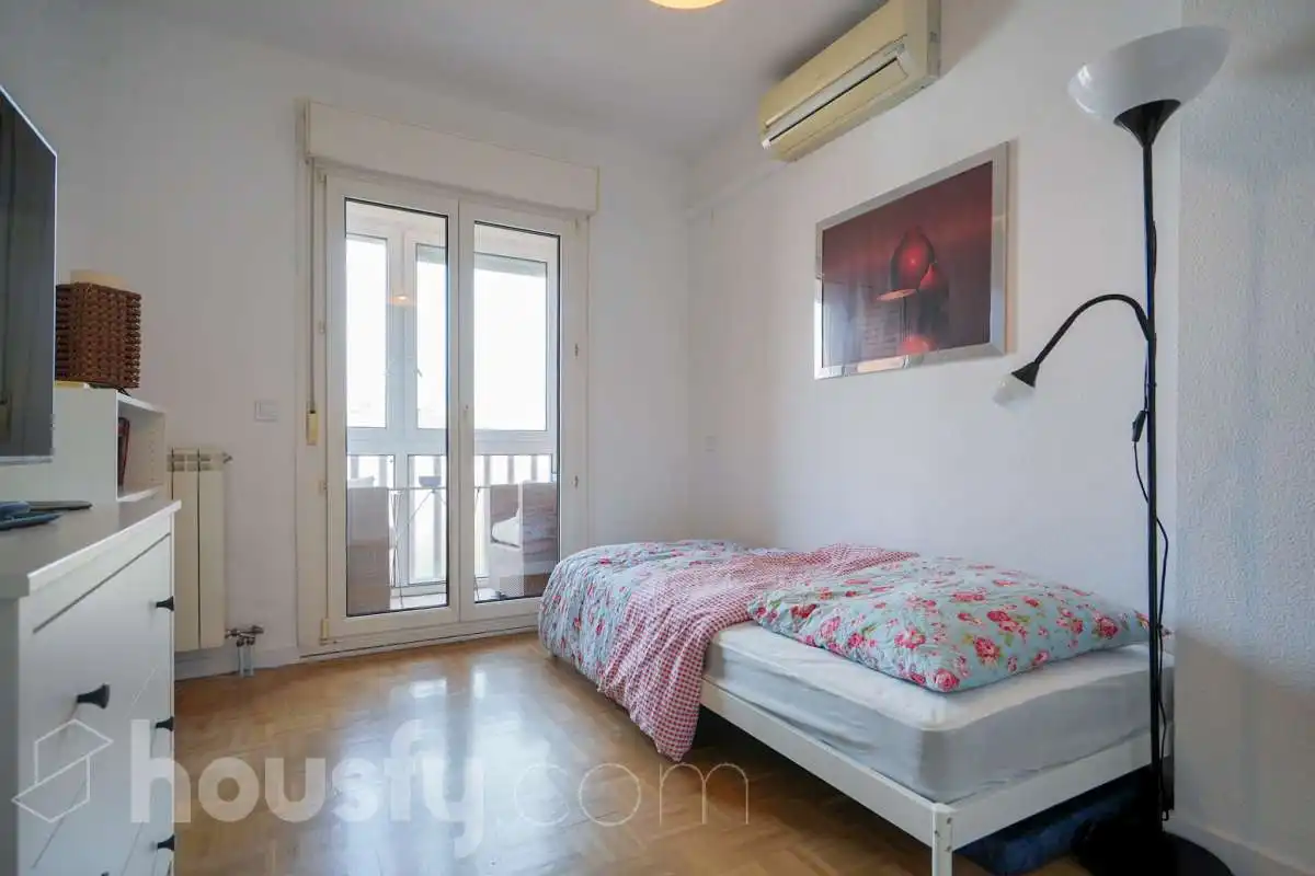 Bedroom of Flat for rent in Madrid  with Air Conditioner, Heating and Furnished