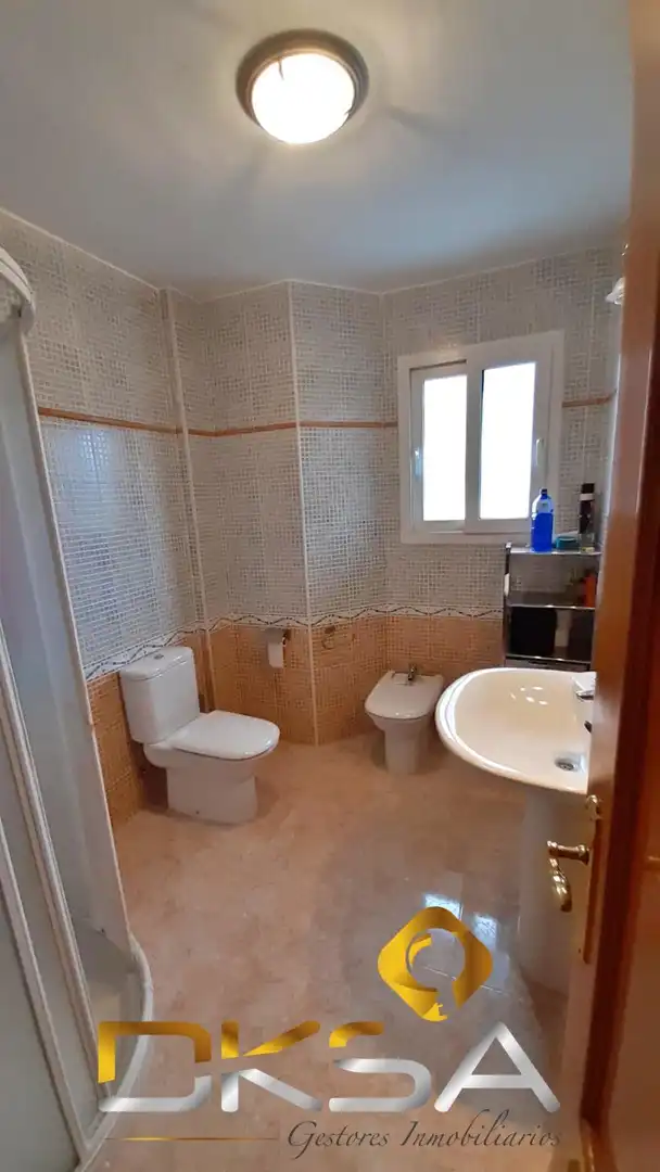 Badezimmer von Einfamilien-Reihenhaus zum Verkauf in Alcalà de Xivert mit Möbliert und Balkon
