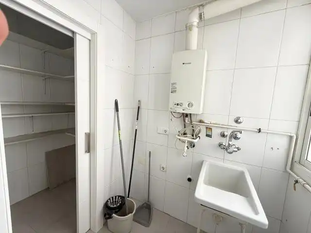 Badezimmer von Wohnung zur Miete in Murcia mit Klimaanlage und Abstellraum