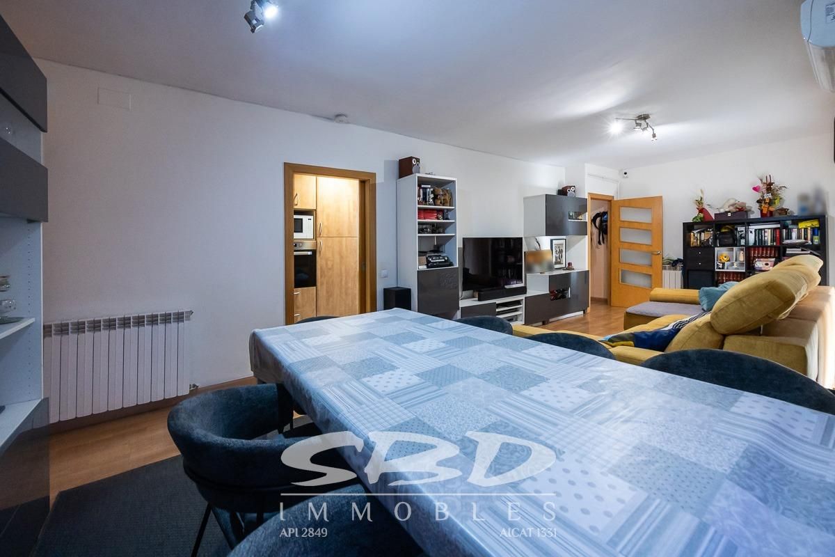 Living room of Flat for sale in Sabadell  with Air Conditioner, Heating and Balcony