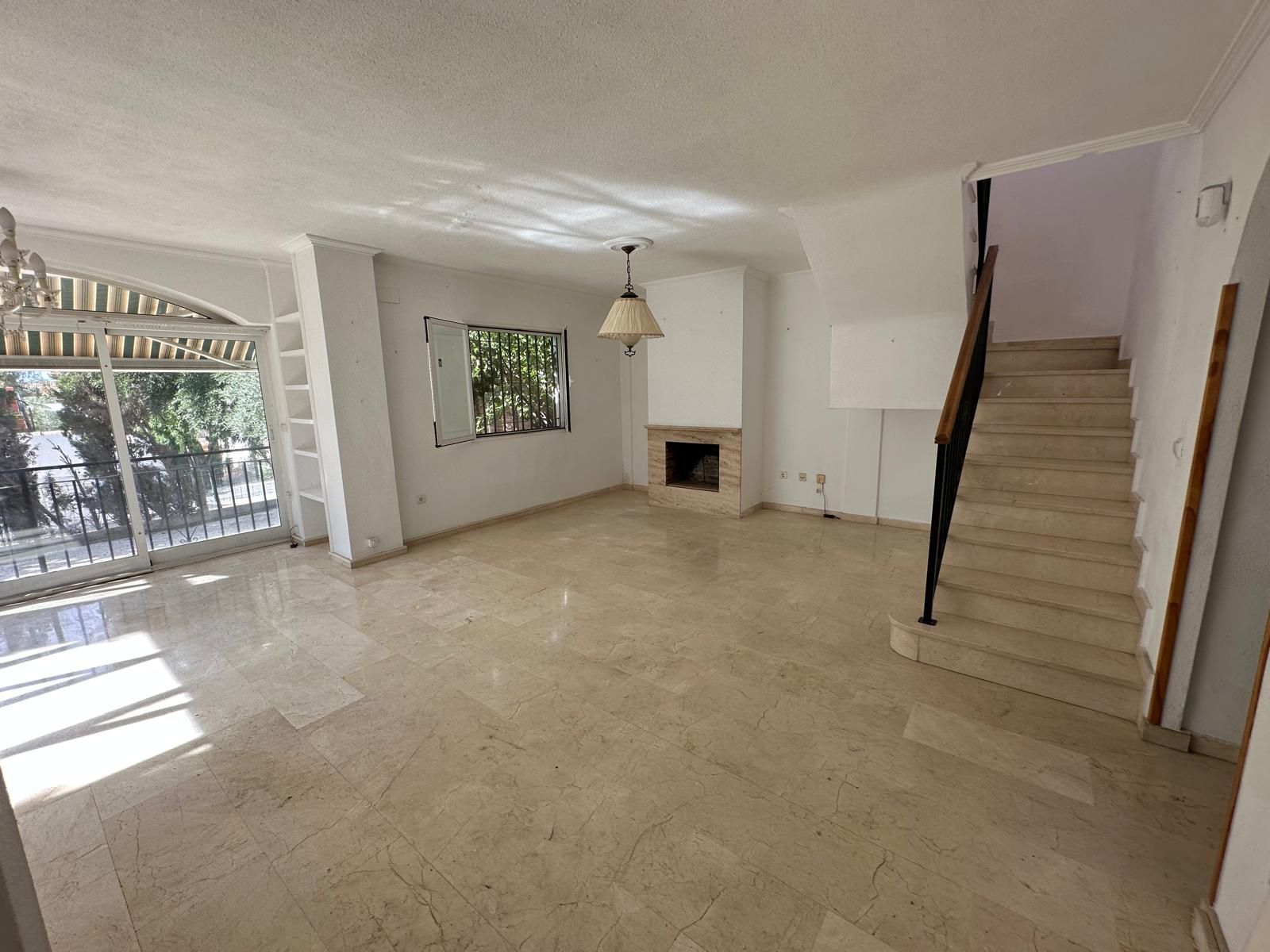 Sala d'estar de Casa adosada en venda en Mutxamel