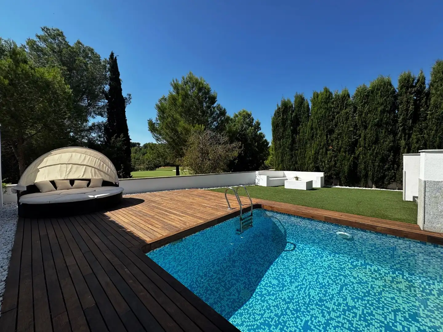 Detached house with pool for sale in Calle 22 388