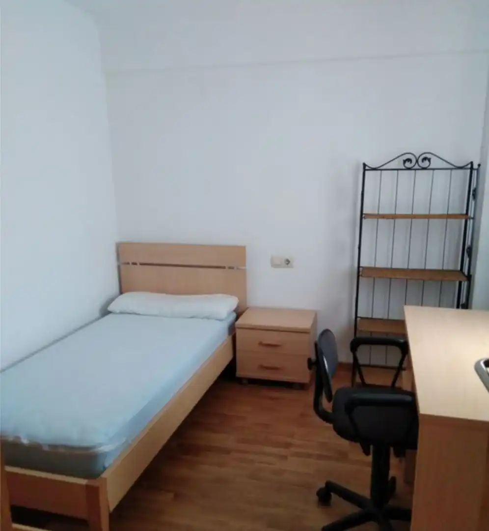 Habitación de Piso de alquiler en A Coruña Capital  con Calefacción, Amueblado y Horno