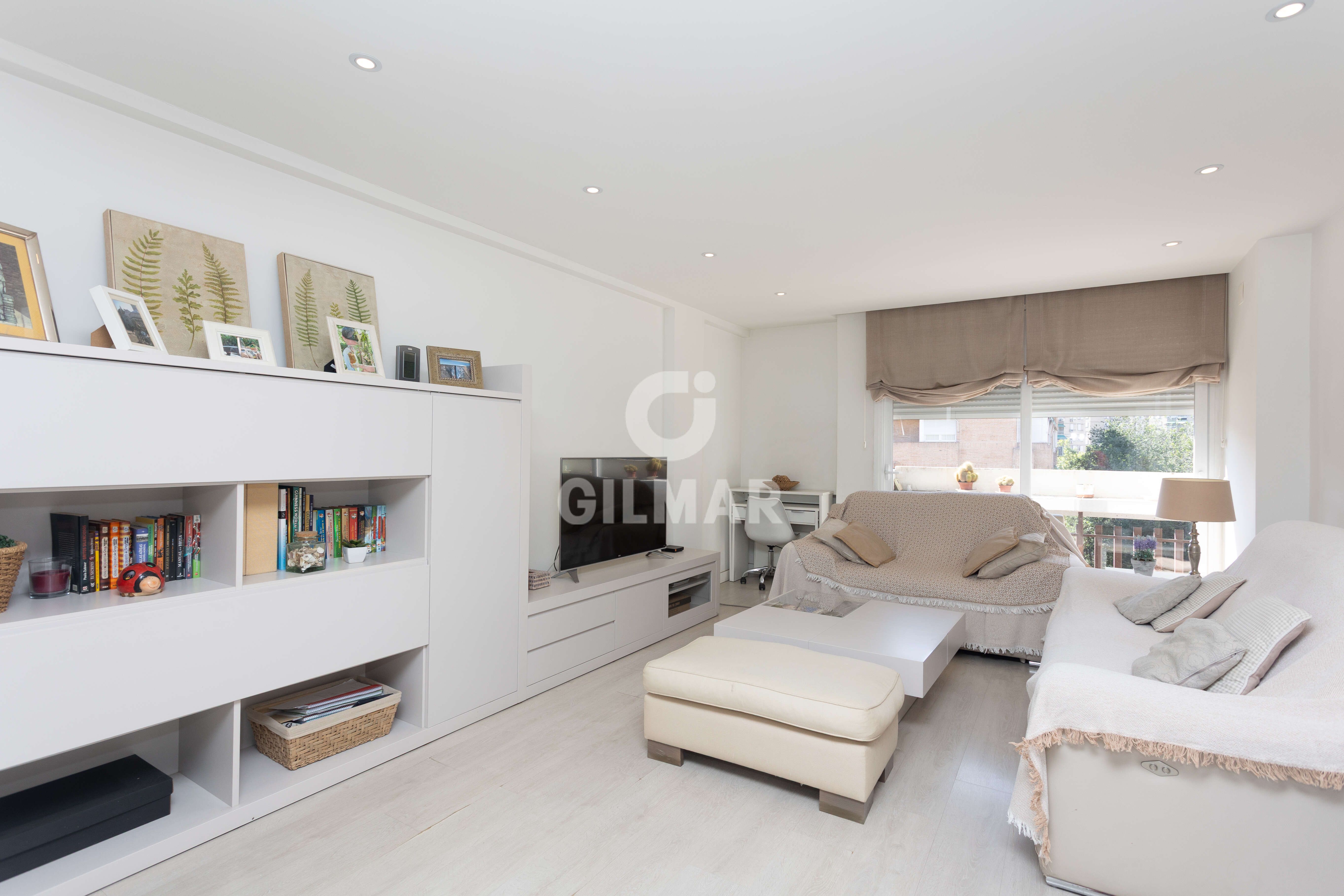 Living room of Flat for sale in  Madrid Capital  with Heating, Storage room and Balcony