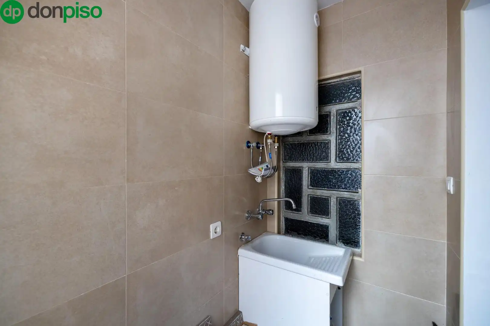 Bathroom of Flat for sale in Granada  with Terrace and Balcony