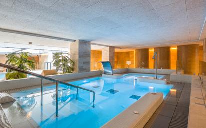 Swimming pool of Flat for sale in  Madrid Capital  with Air Conditioner, Heating and Community pool