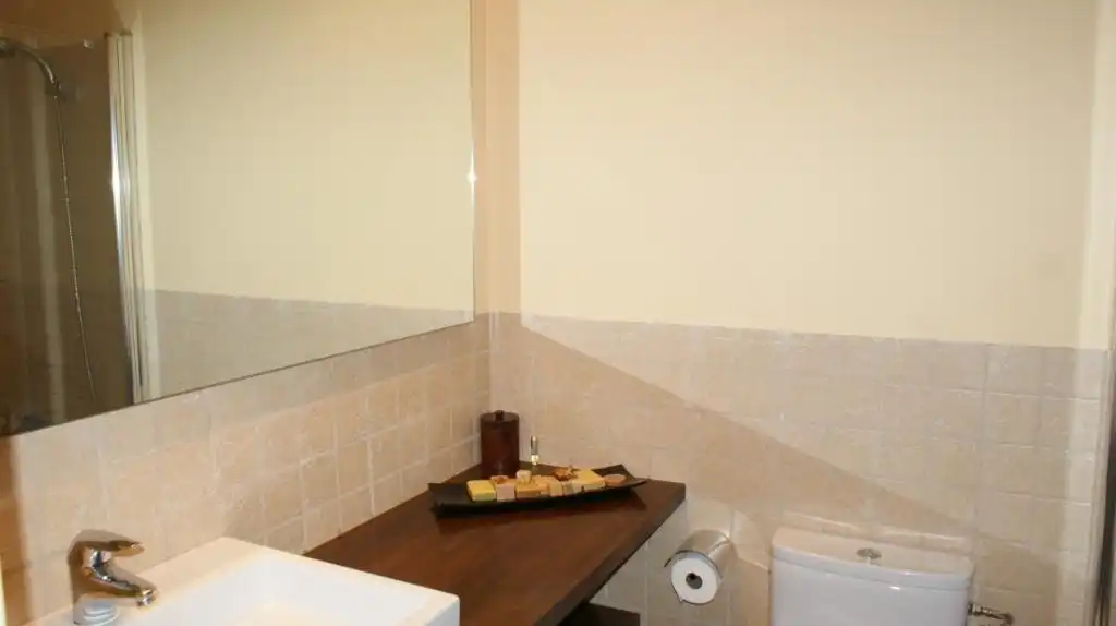 Baño de Casa adosada de alquiler en Urús con Calefacción, Parquet y Terraza