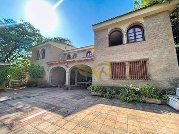 Chalet con piscina en venta en Carretera Almensilla