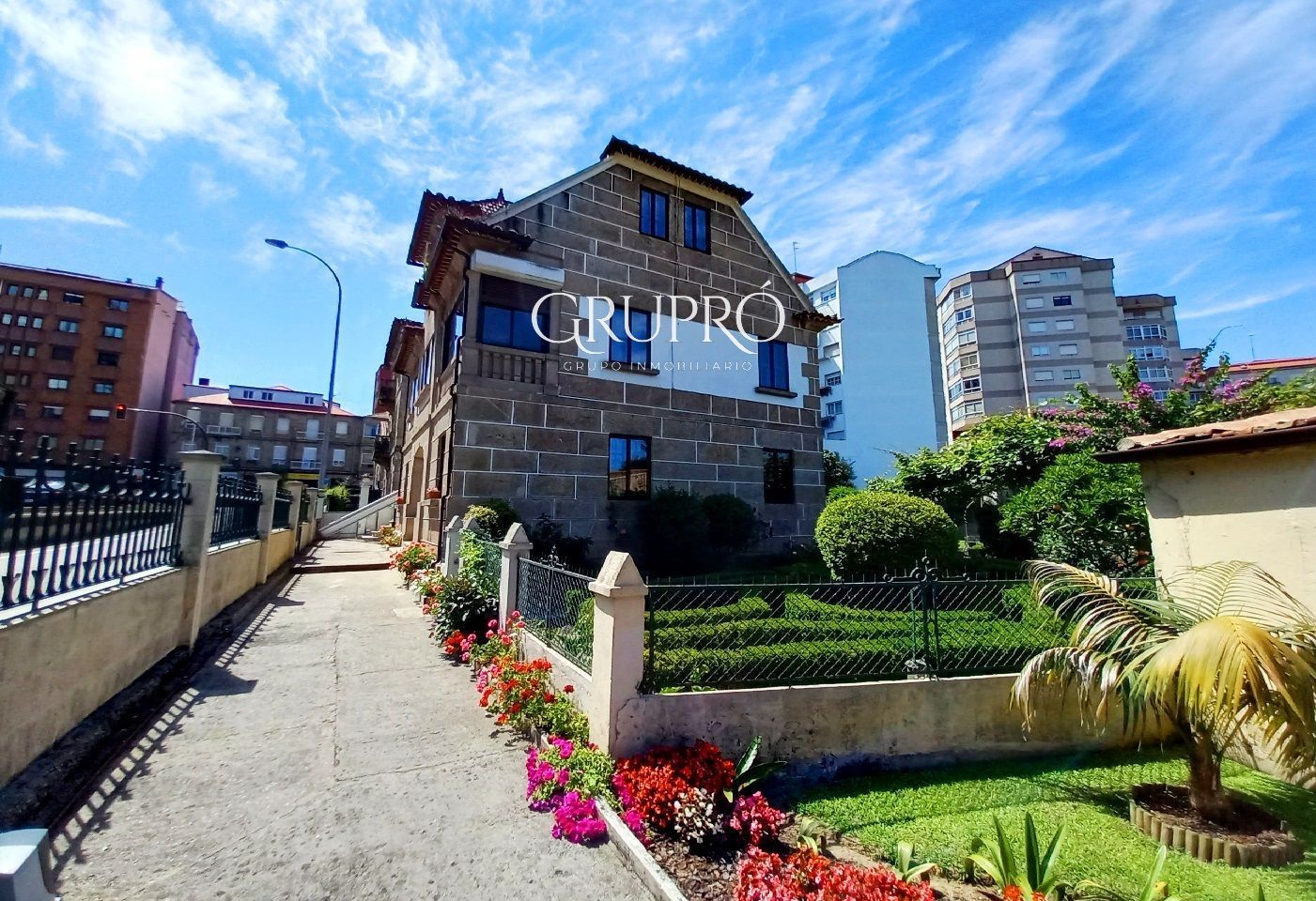 Vista exterior de Edifici en venda en Vigo 