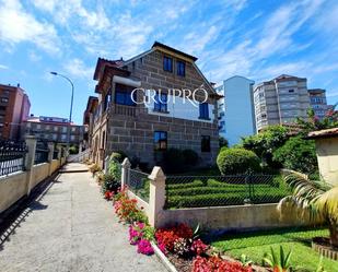 Vista exterior de Edifici en venda en Vigo 