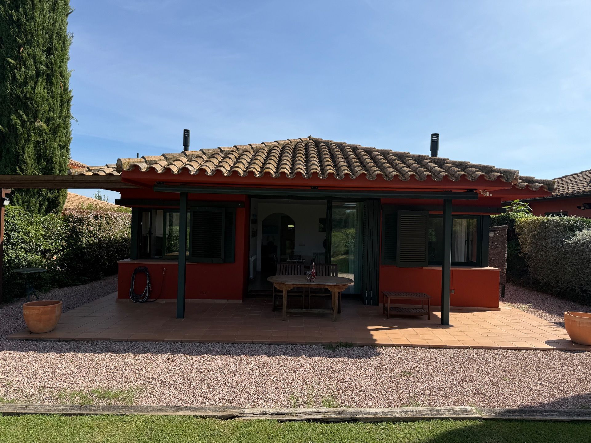 Vista exterior de Casa o xalet en venda en Navata amb Calefacció, Jardí privat i Piscina comunitària