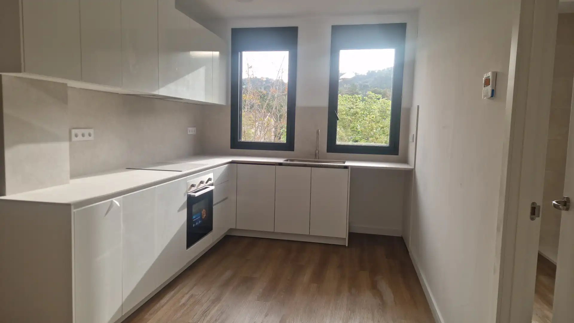 Cocina de Casa adosada en venta en Torrelles de Llobregat con Aire acondicionado, Calefacción y Jardín privado