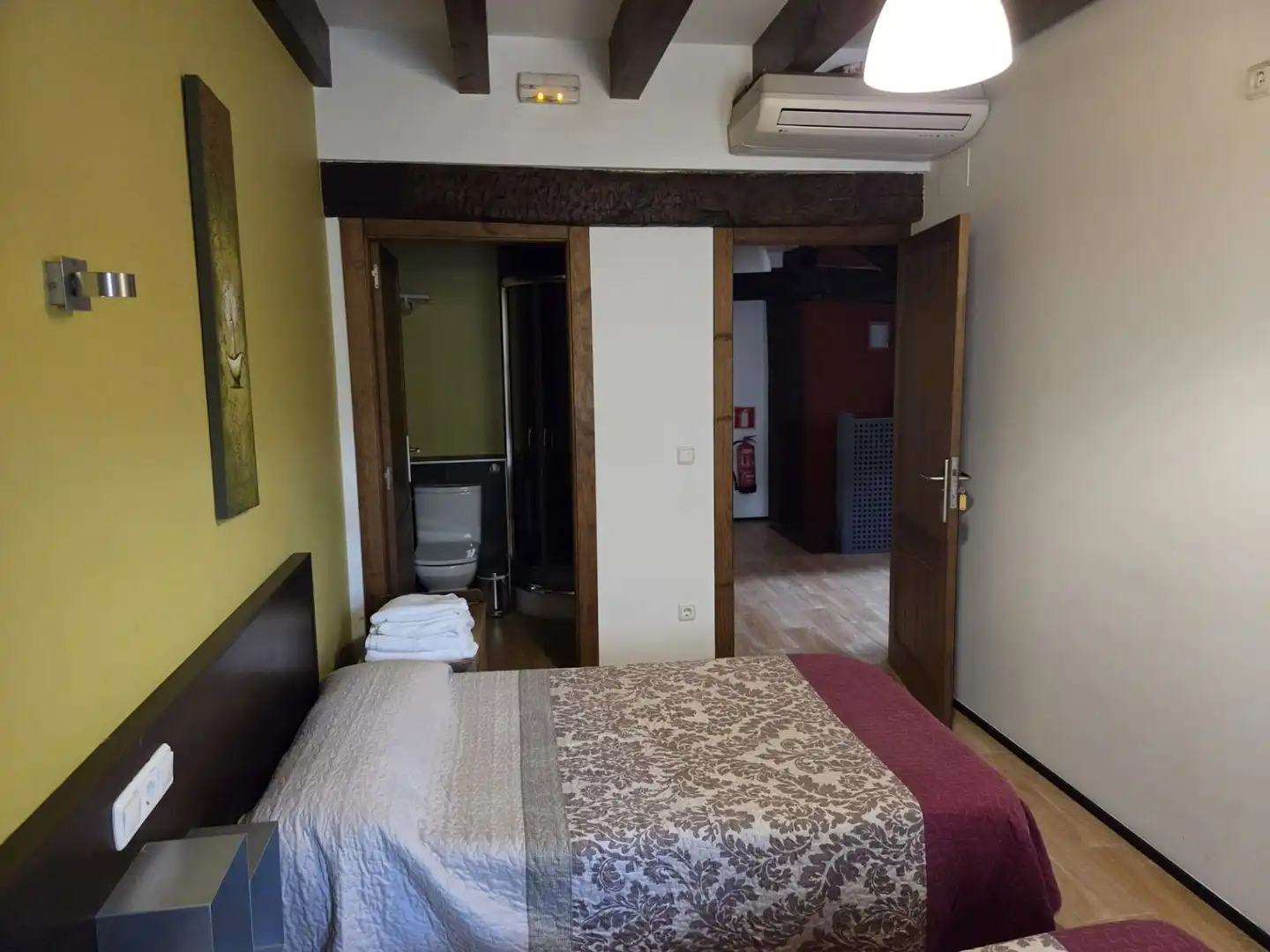 Schlafzimmer von Country house zum Verkauf in Campezo / Kampezu mit Möbliert