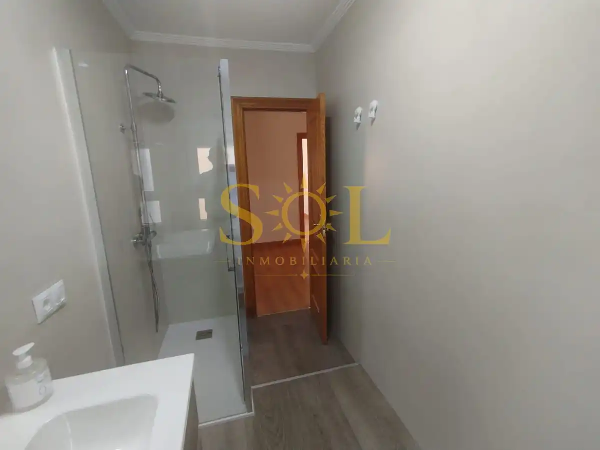 Baño de Piso para compartir en León Capital  con Calefacción, Amueblado y Horno