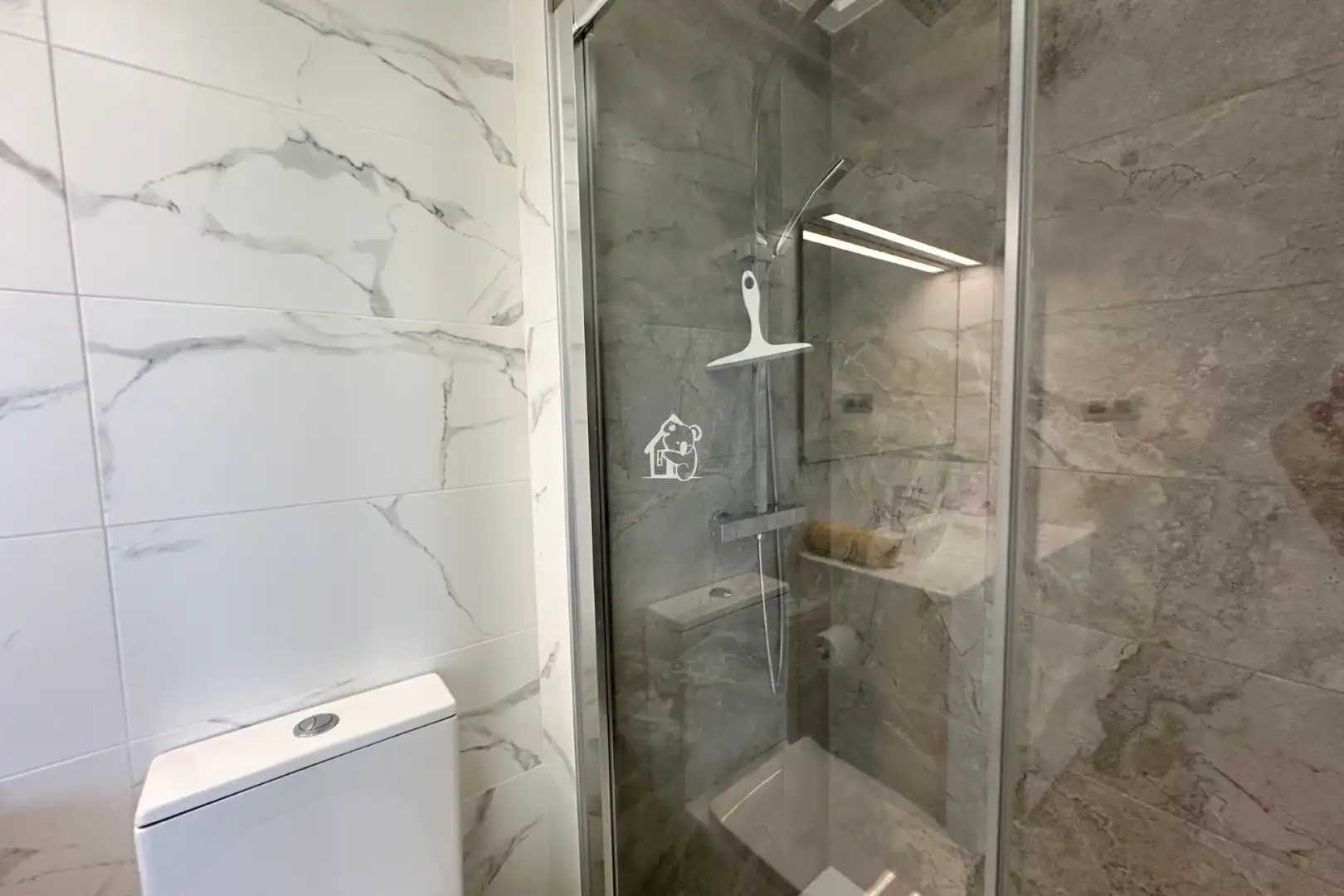Bathroom of Apartments for rent in Torrevieja  with Furnished, Oven and Washing machine