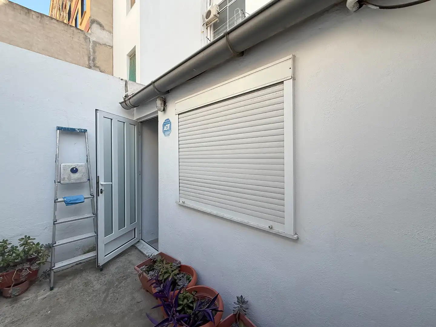 Exterior view of Commercial properties for sale in Valencia