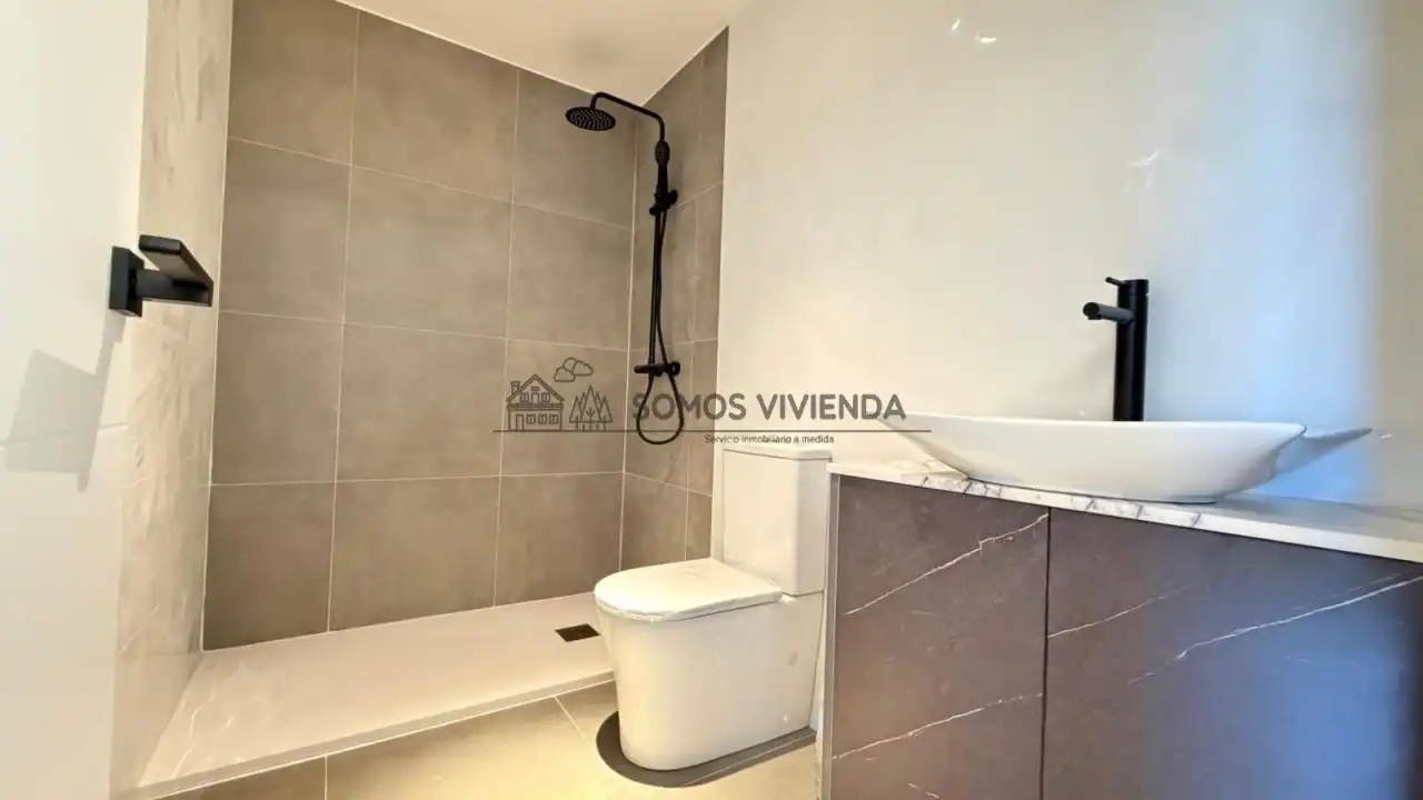 Baño de Piso en venta en Ourense Capital  con Calefacción, Trastero y Balcón