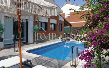 Swimming pool of House or chalet for sale in Canet de Mar  with Air Conditioner and Swimming Pool