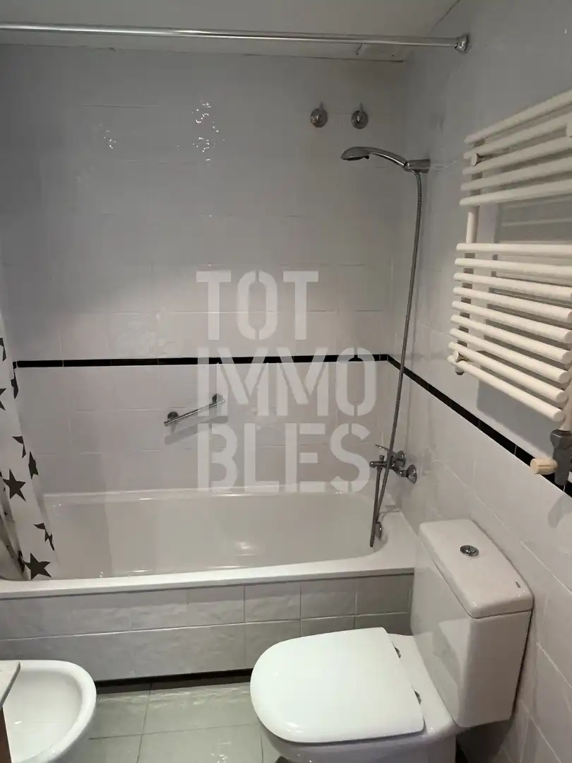 Bathroom of Flat for sale in Girona  with Heating, Terrace and Swimming Pool