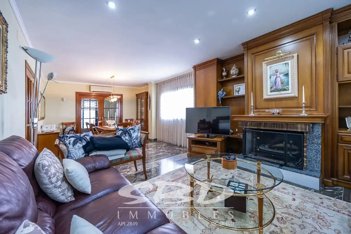 Sala d'estar de Casa o xalet en venda en Barberà del Vallès amb Aire condicionat, Calefacció i Terrassa
