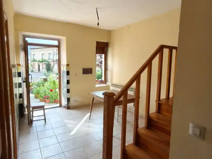 Planta baixa en venda en Canicosa de la Sierra amb Parquet i Moblat