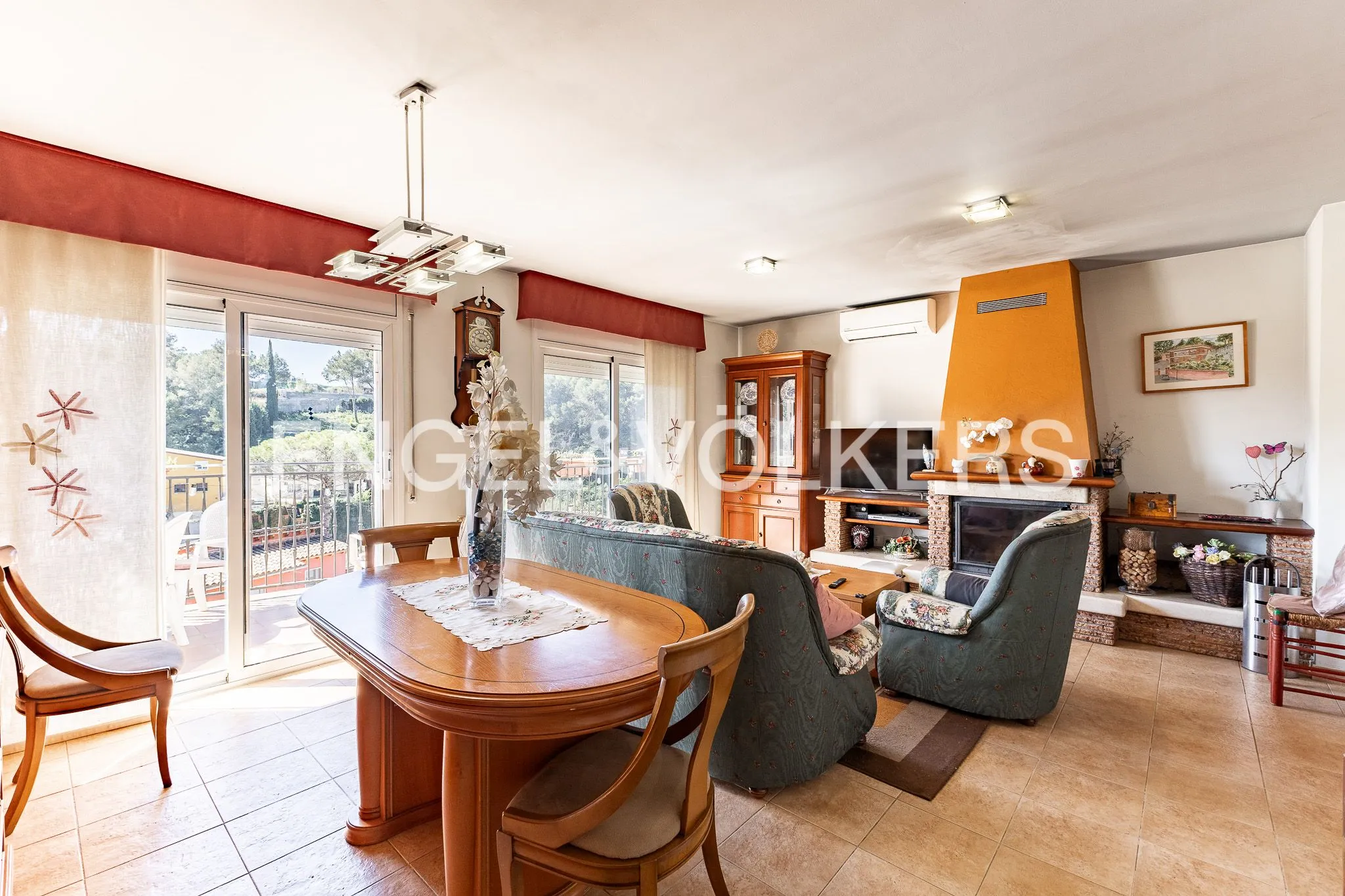 Vista exterior de Casa o xalet en venda en Rubí amb Aire condicionat, Calefacció i Traster