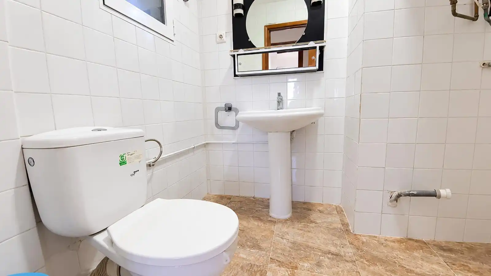 Baño de Piso en venta en Cartagena con Amueblado, Horno y Lavadora