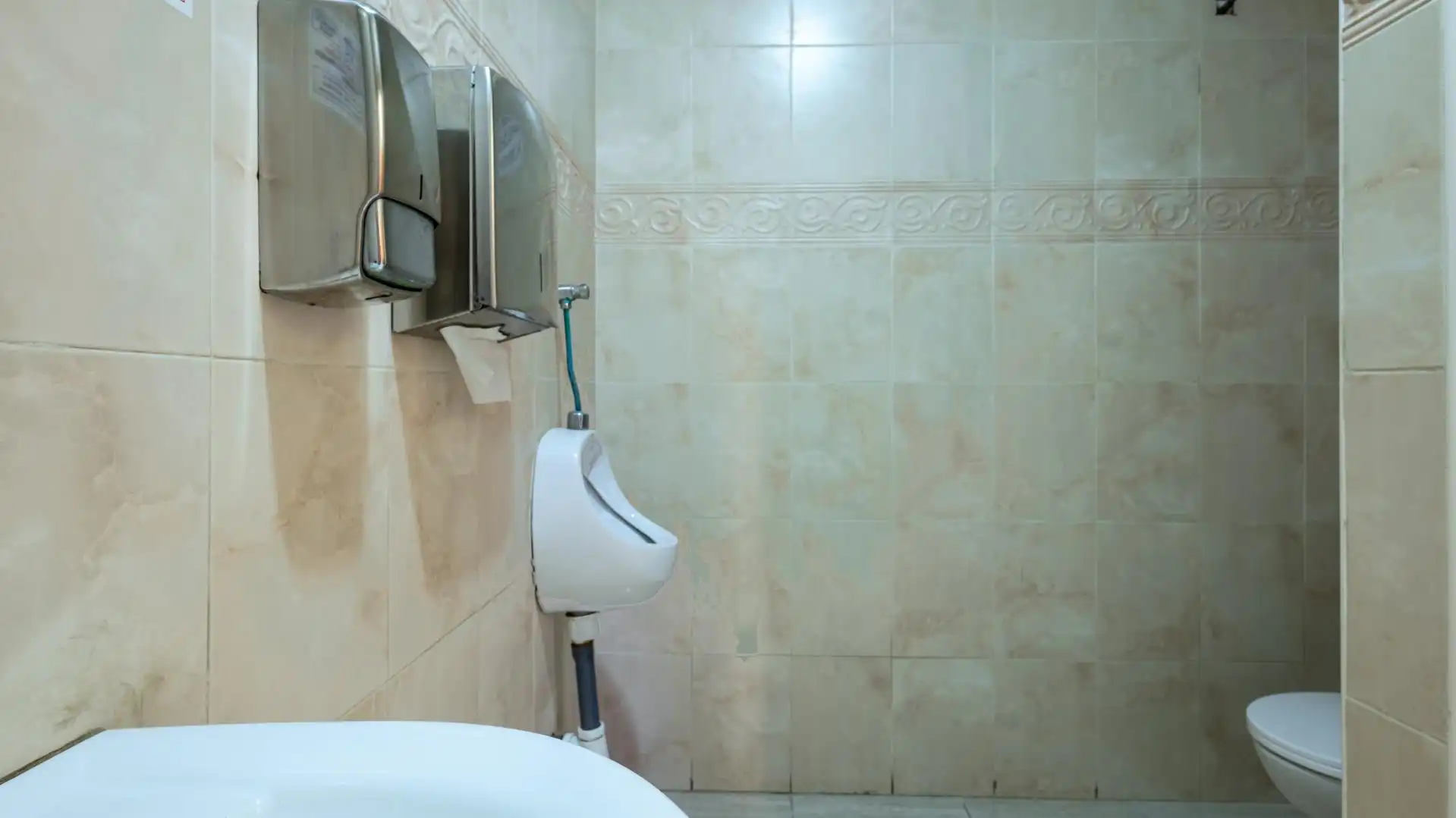 Badezimmer von Geschaftsraum zur Miete in Torrevieja mit Klimaanlage und Möbliert