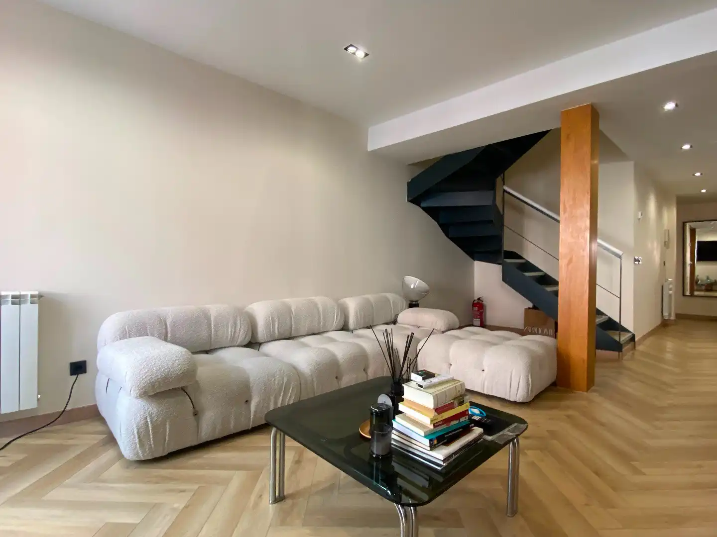Sala d'estar de Dúplex en venda en Burgos amb Calefacció, Parquet i Traster