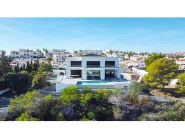 Casa amb piscina en venda a Calle Sierra De Maria