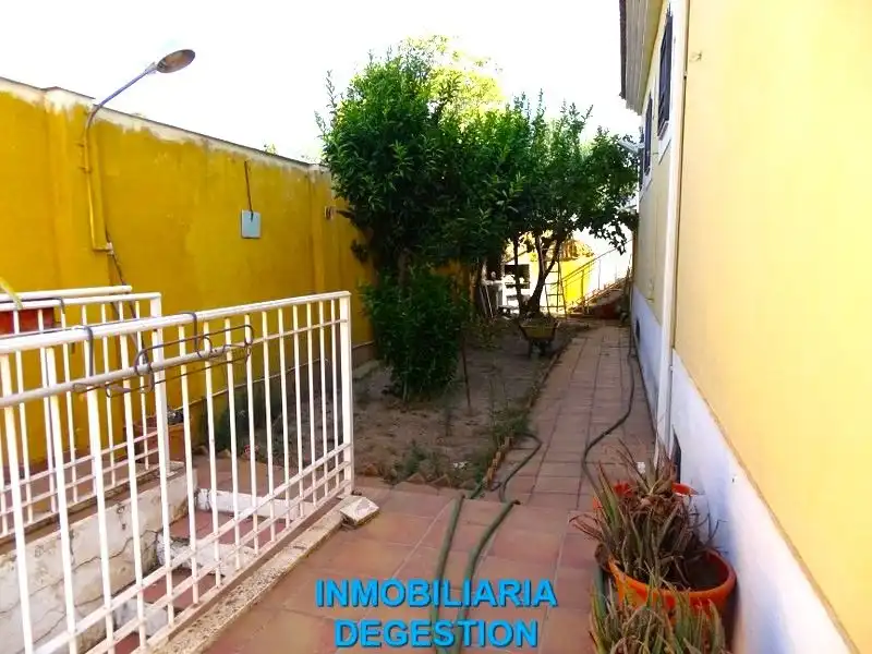 Jardí de Casa o xalet en venda en Linares amb Aire condicionat, Calefacció i Jardí privat
